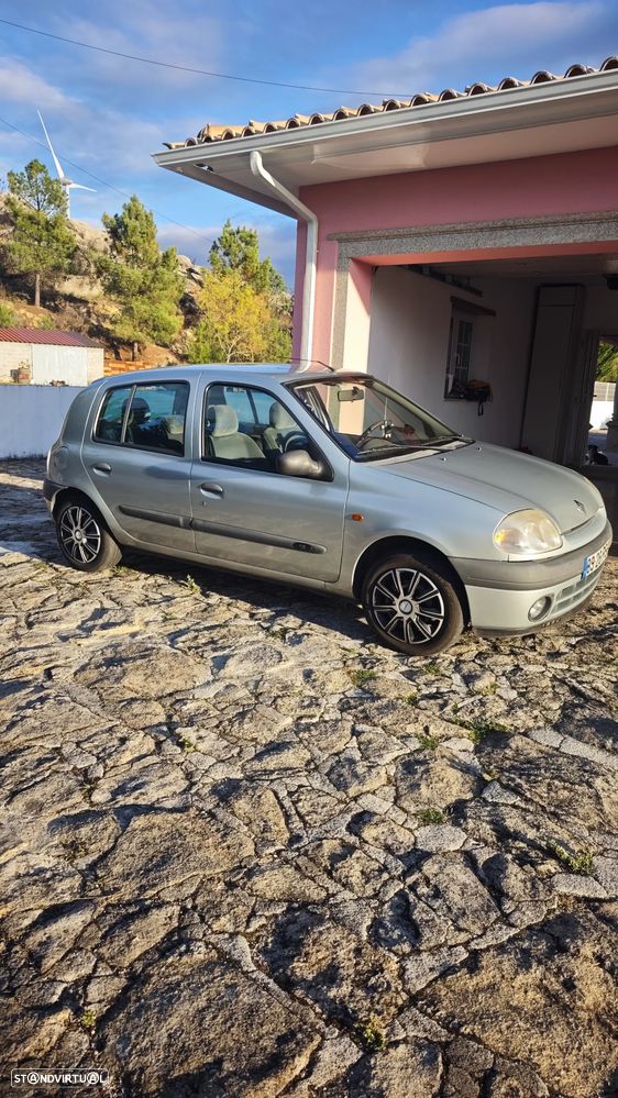 Renault Clio - 2