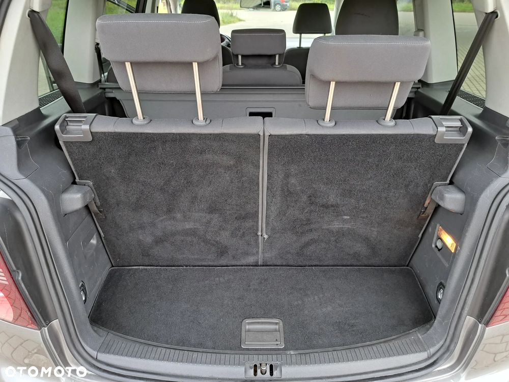 Volkswagen Touran - 29