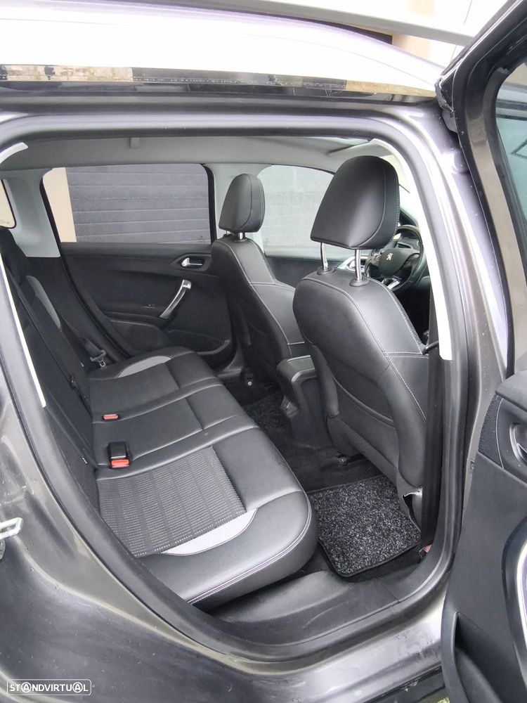 Peugeot 2008 1.2 PureTech Allure - 27