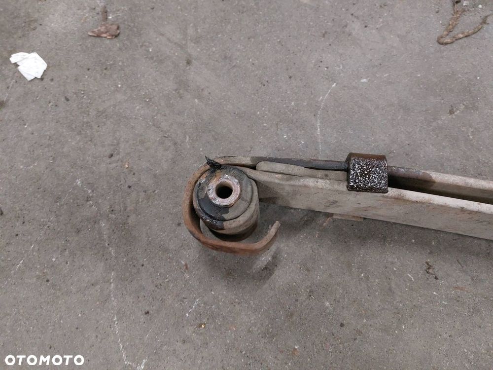 RESOR PIÓROWY PRAWY PRZÓD MERCEDES-BENZ T1 KACZKA - 3