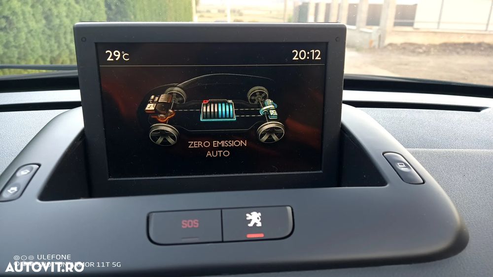 Peugeot 3008 Hybrid4 - 9