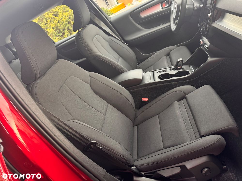 Volvo XC 40 T3 Geartronic Momentum Pro - 39