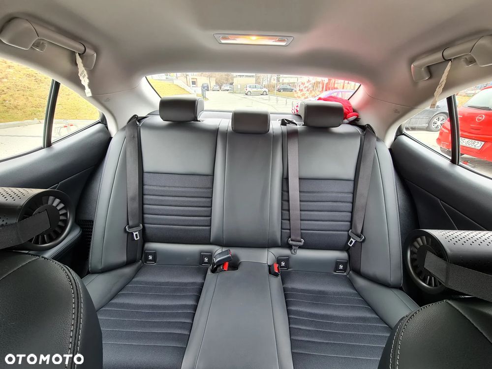 Lexus IS 300h Elegance - 9