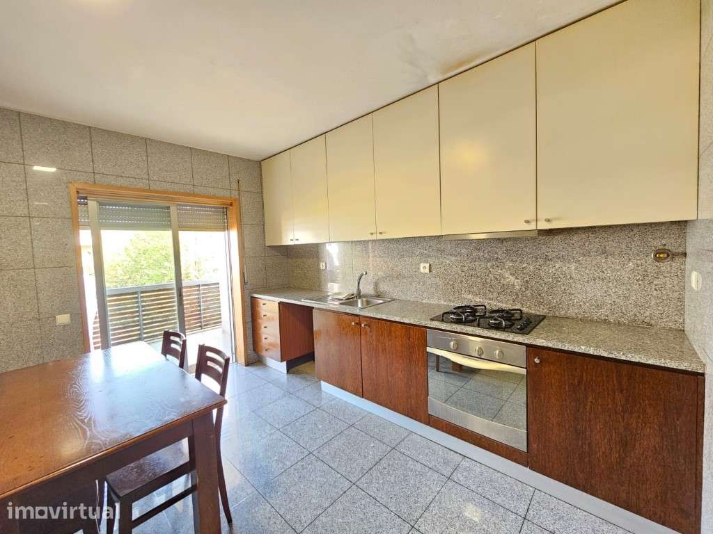 Apartamento T2 na Praça de Bom Nome - Vila das Aves - Grande imagem: 2/33