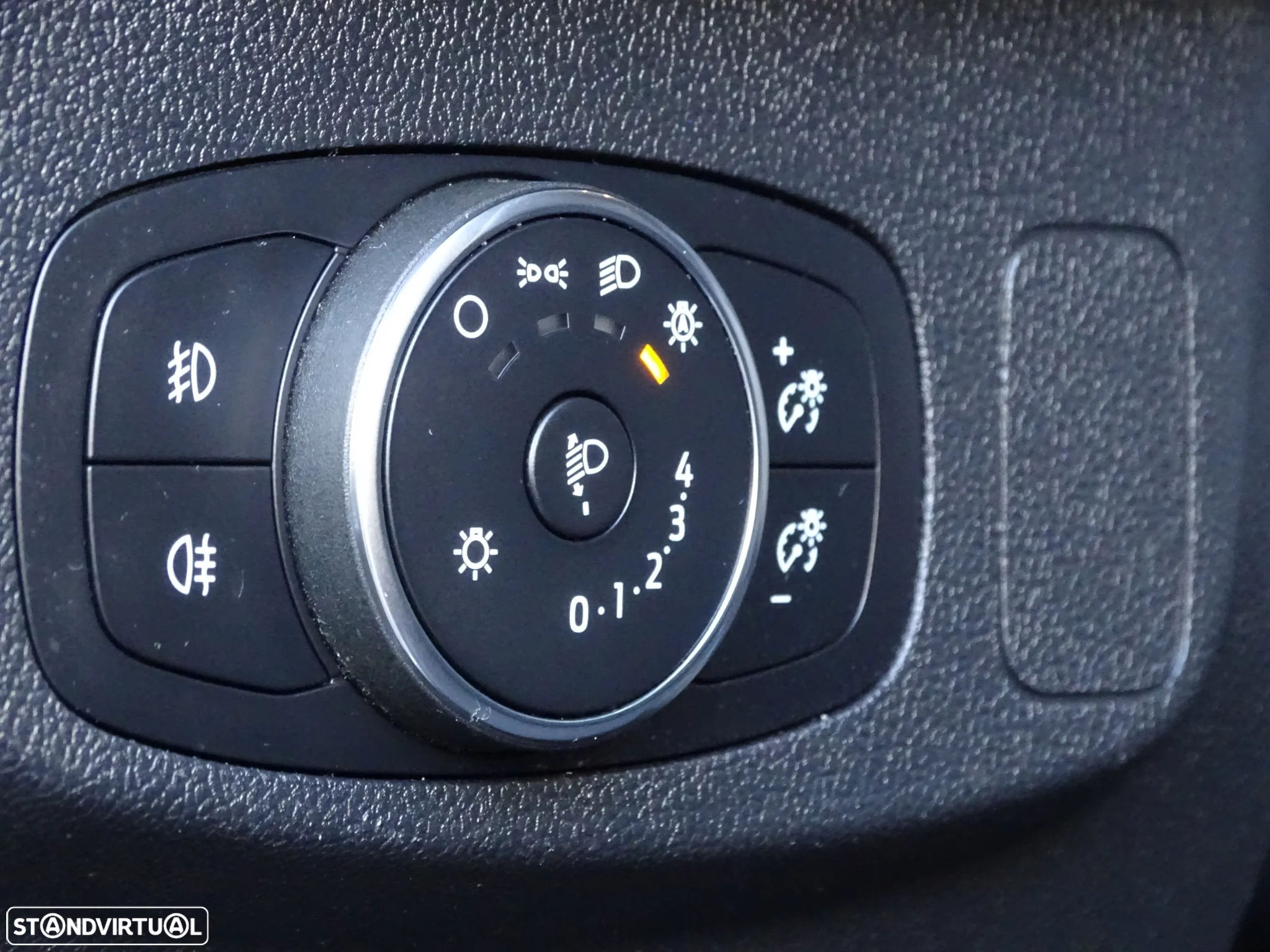 Ford Focus SW 1.5 TDCi EcoBlue Titanium - 32