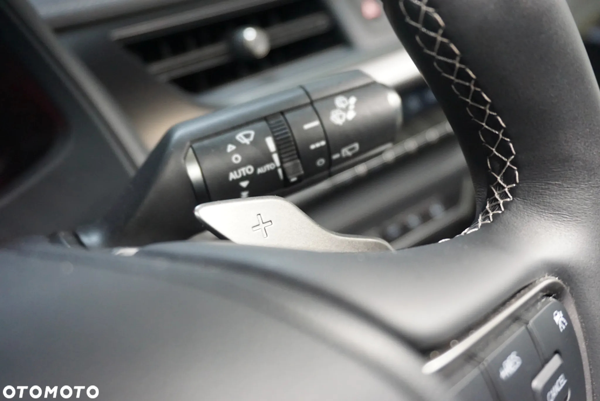 Lexus UX 300e 54.3 kWh Prestige 2WD - 38
