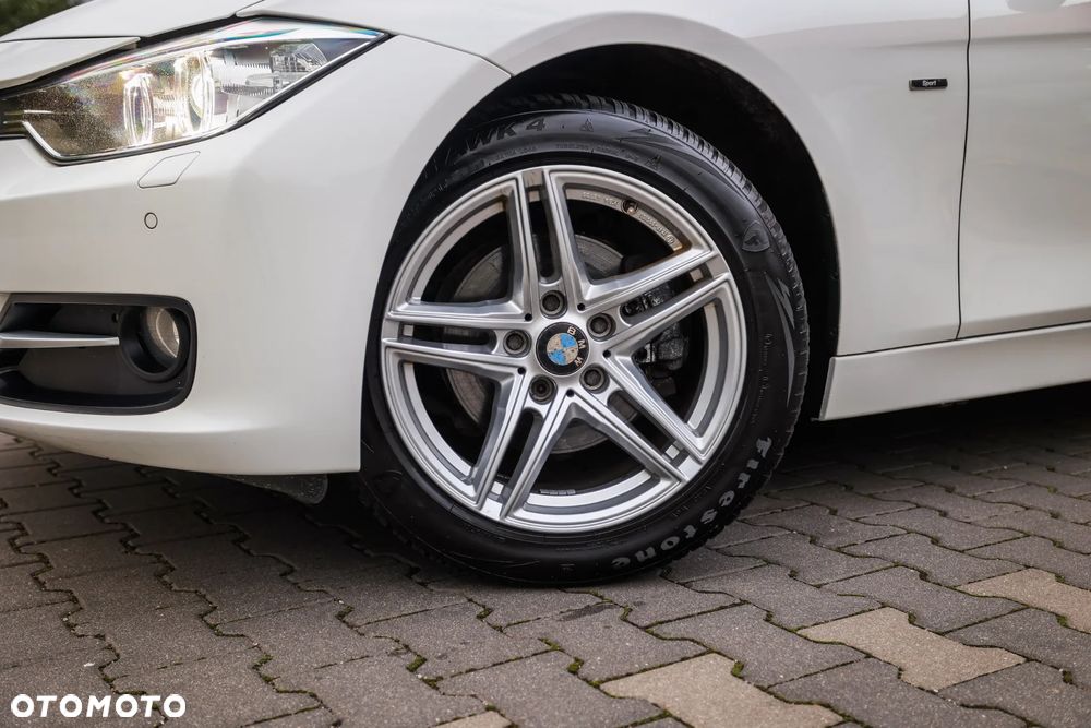 BMW Seria 3 320d xDrive Sport Line - 3