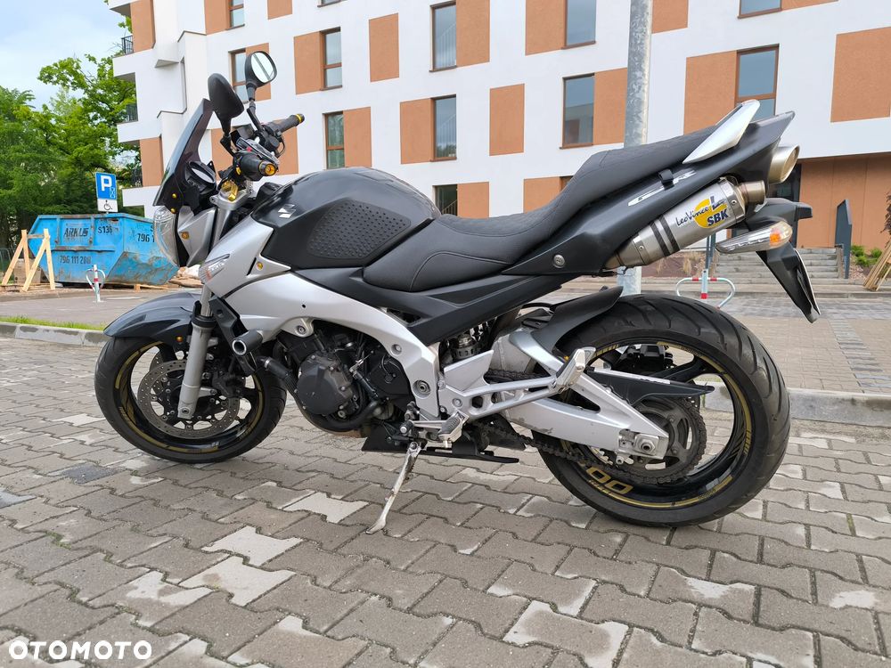Suzuki GSR - 7