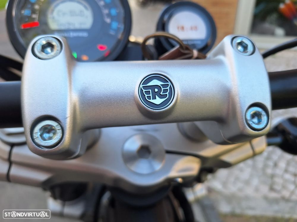 Royal Enfield Super Meteor 650 - 13