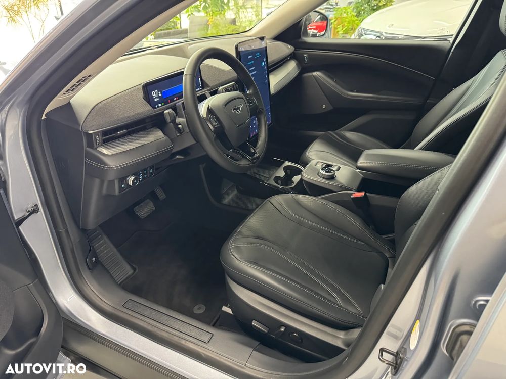 Ford Mustang Mach-E - 9