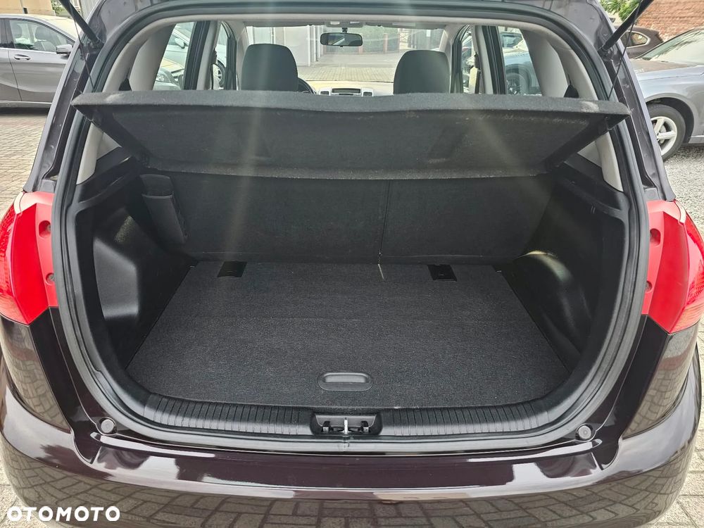 Kia Venga - 12