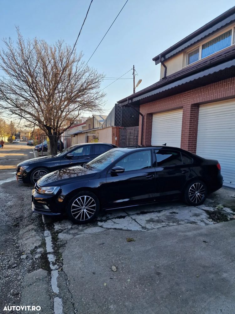 Volkswagen Jetta 2.0 TDI DSG Highline - 1