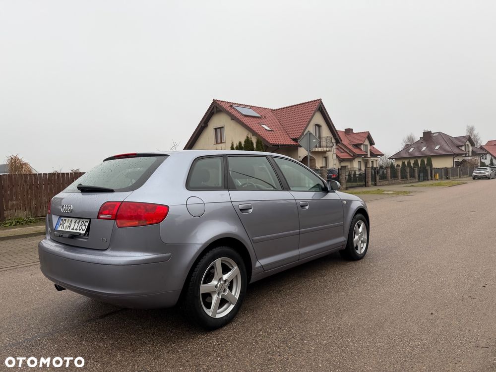 Audi A3 Sportback 1.6 FSI Ambiente - 13