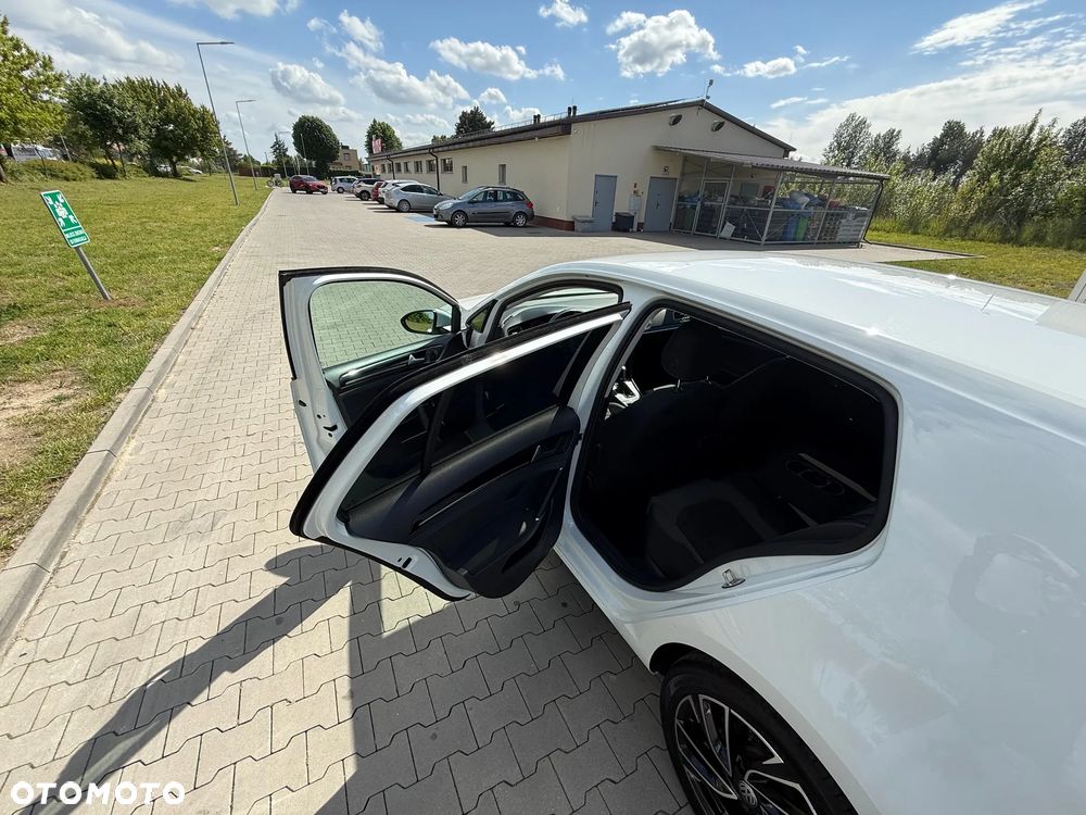 Volkswagen Golf - 10