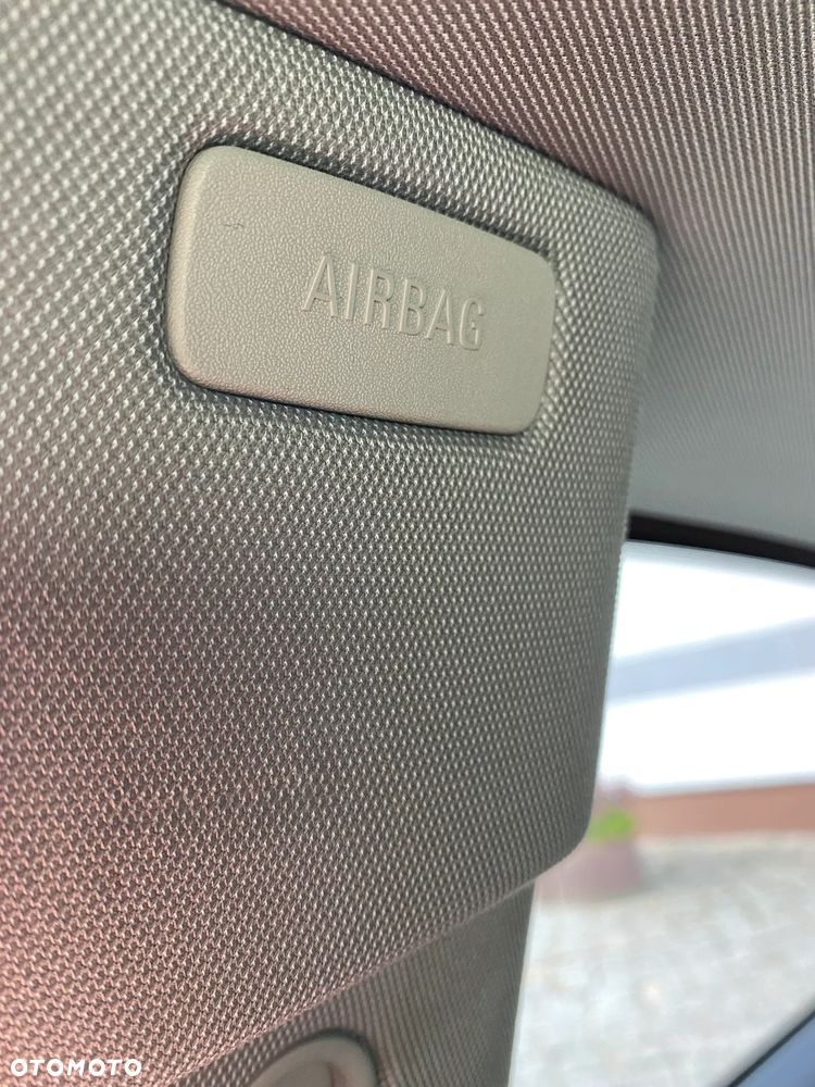 Opel Astra GTC 1.4 NAVI - 40