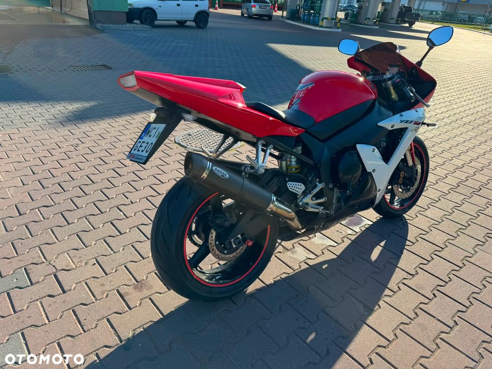 Yamaha R1 - 4