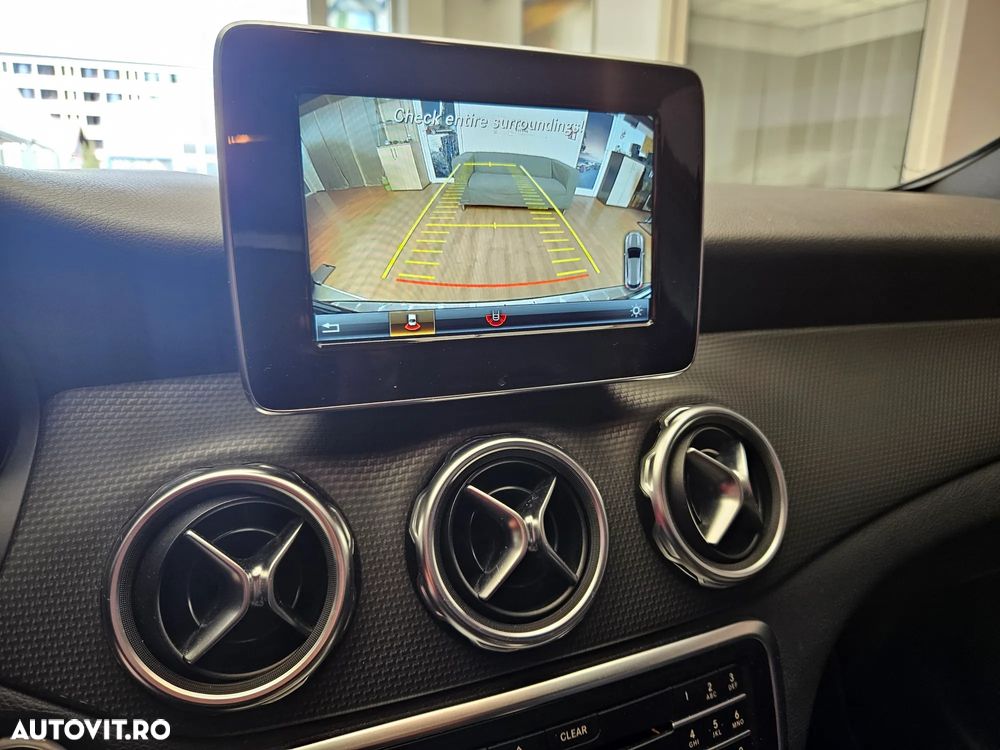 Mercedes-Benz GLA - 23