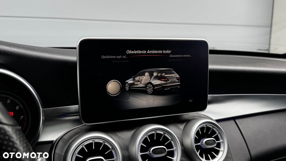 Mercedes-Benz Klasa C 300 9G-TRONIC AMG Line - 33