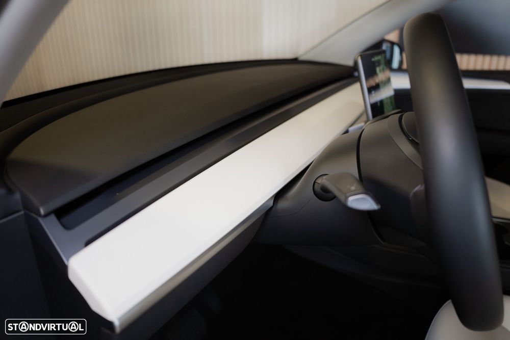 Tesla Model Y Long Range Dual Motor AWD - 25