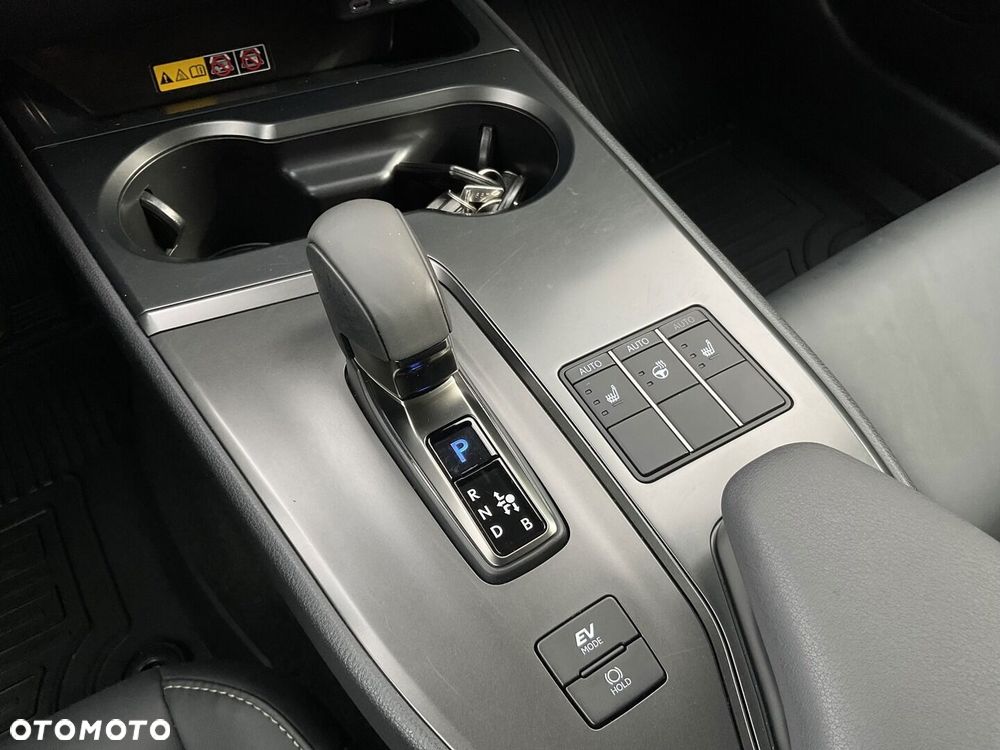 Lexus UX 2024