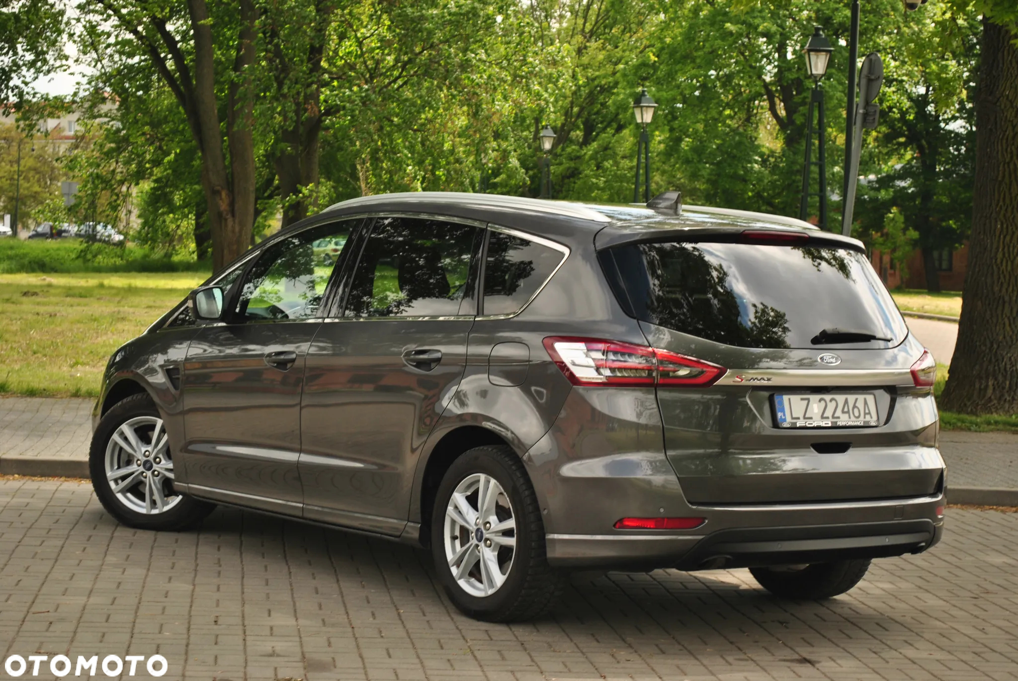 Ford S-Max - 11
