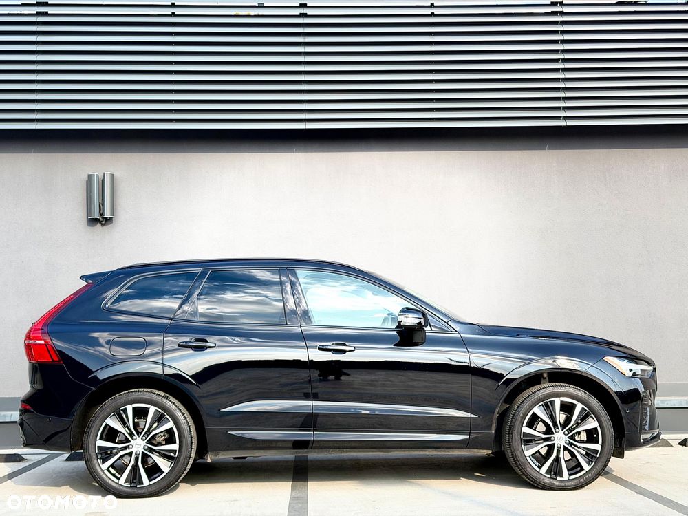 Volvo XC 60 B5 B AWD Plus Dark - 4