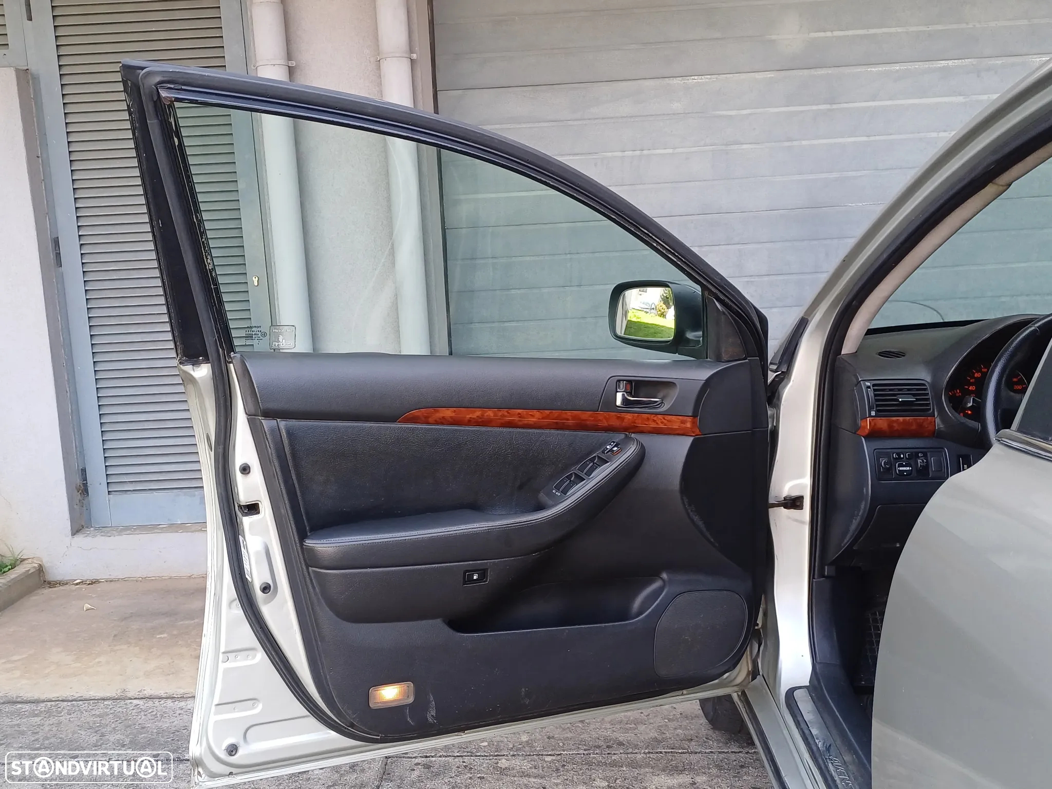 Toyota Avensis SW 2.0 D-4D Sol - 17