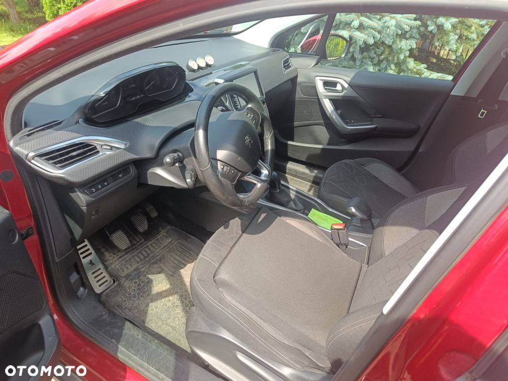 Peugeot 2008 1.2 Pure Tech Style S&S - 5