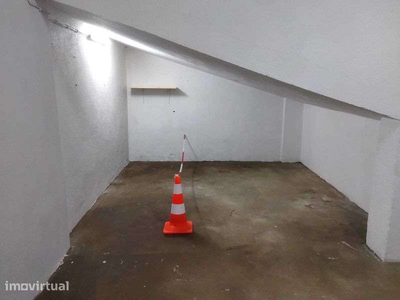 Parqueamentos em Garagem Box - Motas, Bicicletas, Trotinetes - Grande imagem: 3/6