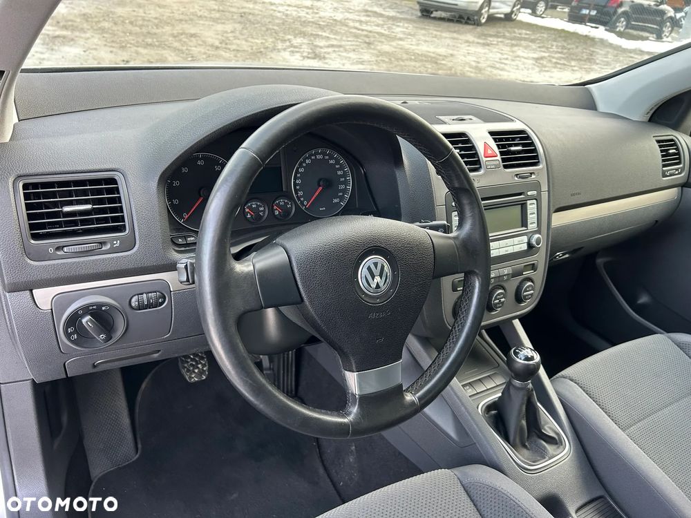 Volkswagen Golf - 26