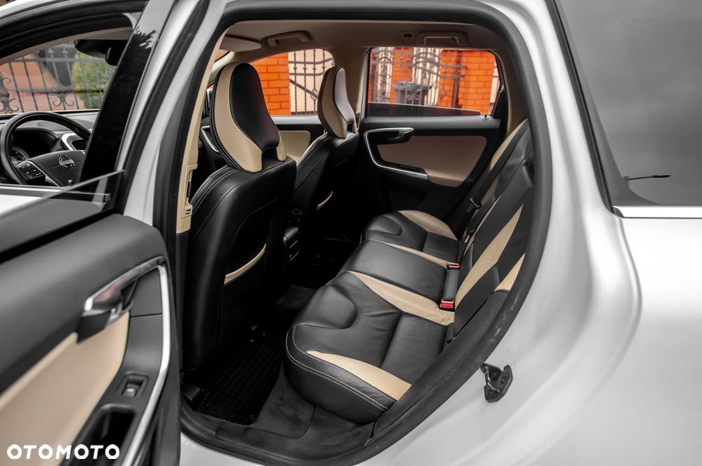 Volvo XC 60 D5 AWD RDesign - 18