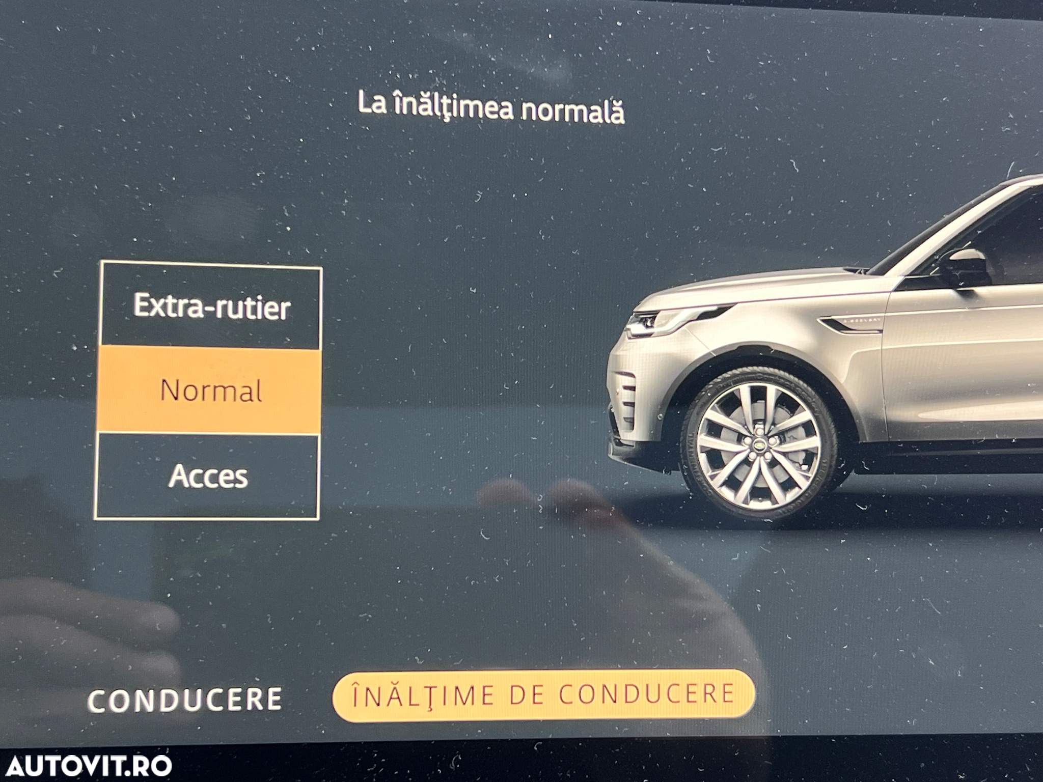 Land Rover Discovery 3.0D 250 MHEV R-Dynamic SE - 8