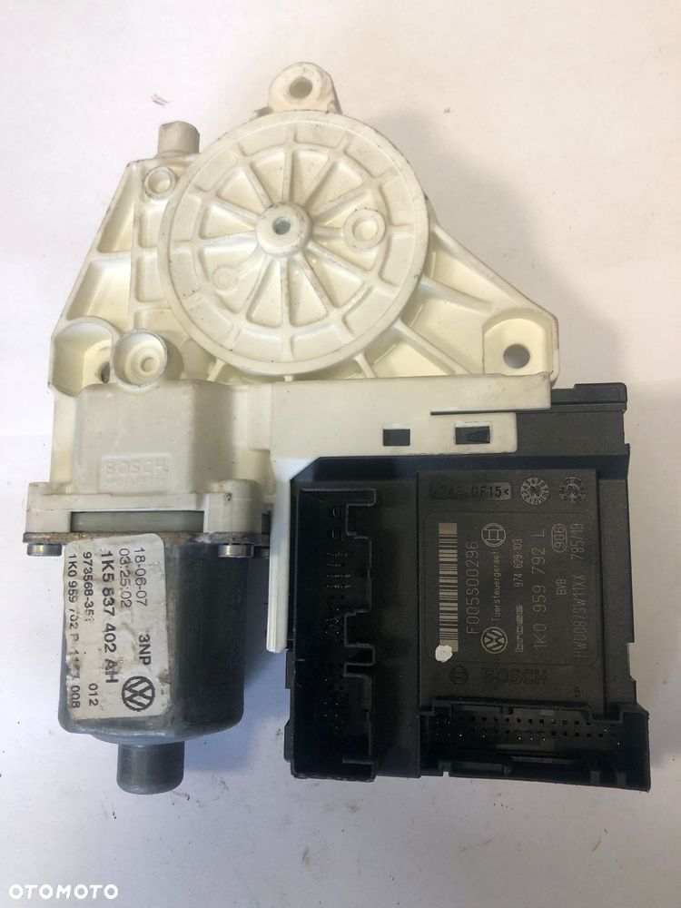 Silniczek Szyby Prawy Przód VW Jetta 0130822229