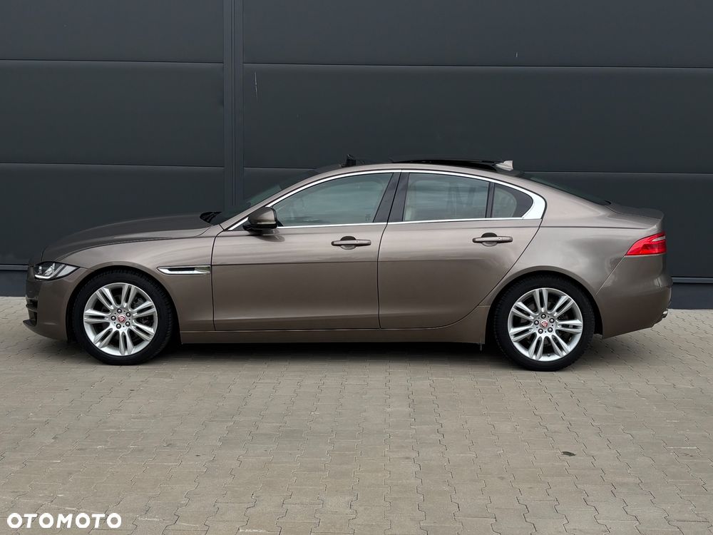 Jaguar XE 2.0 D Prestige - 14