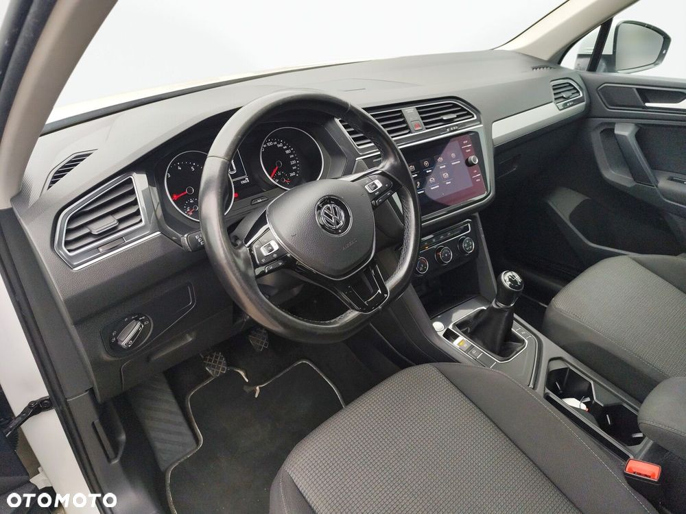 Volkswagen Tiguan - 38