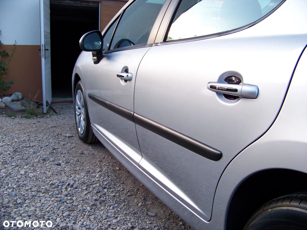 Peugeot 207 1.4 Trendy - 11