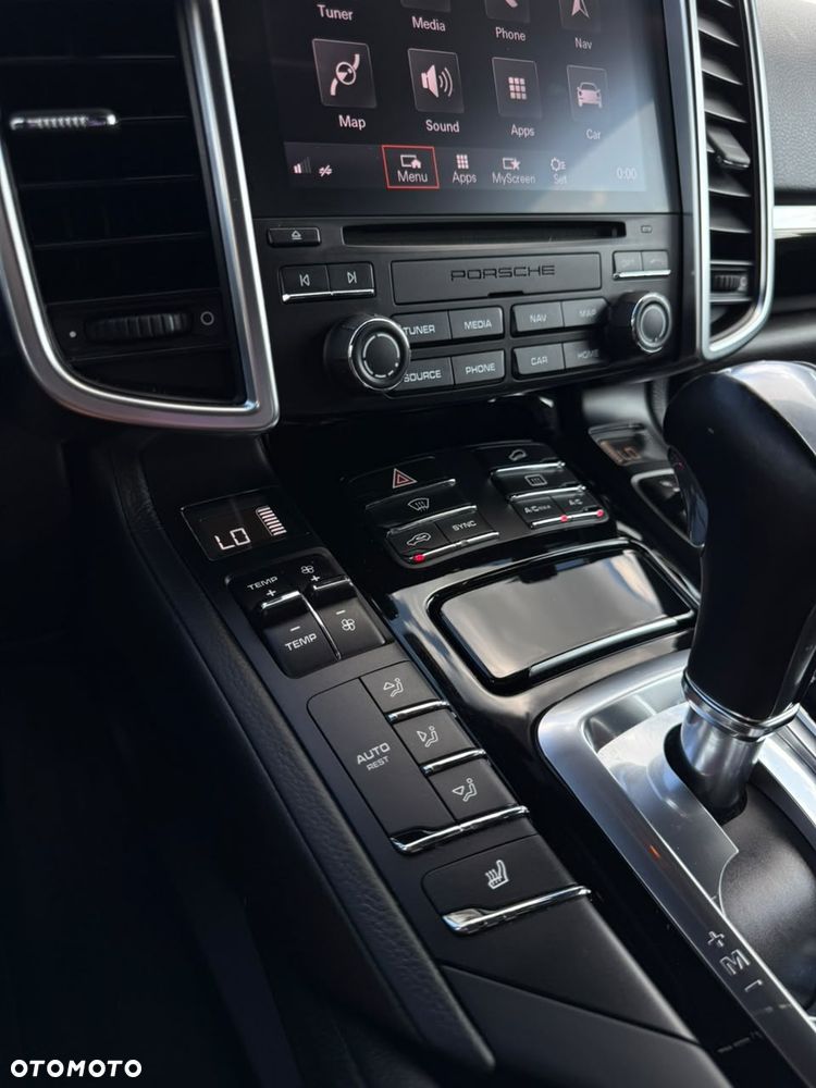Porsche Cayenne Standard - 19