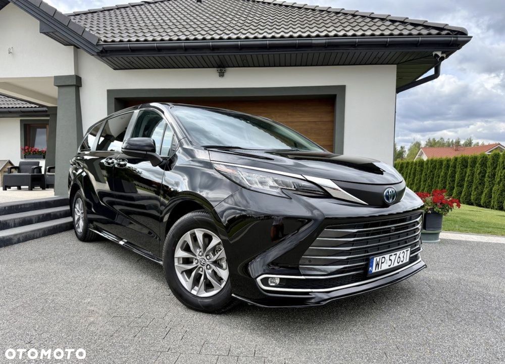Toyota Sienna - 1