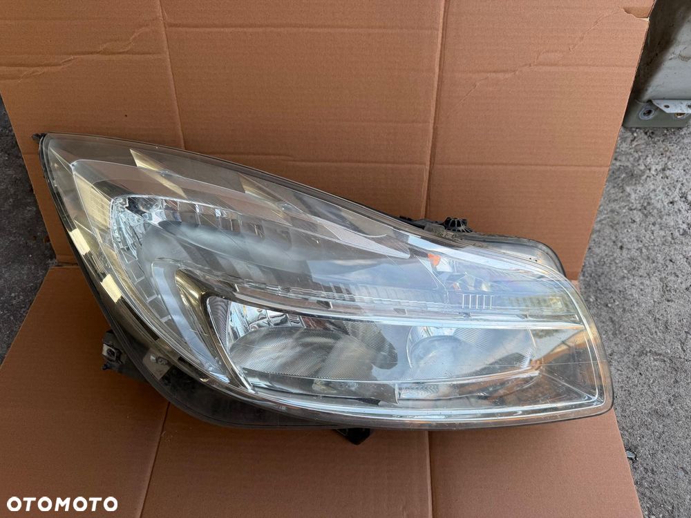 Lampa prawa przednia prawy przód Opel Insignia A EUROPA