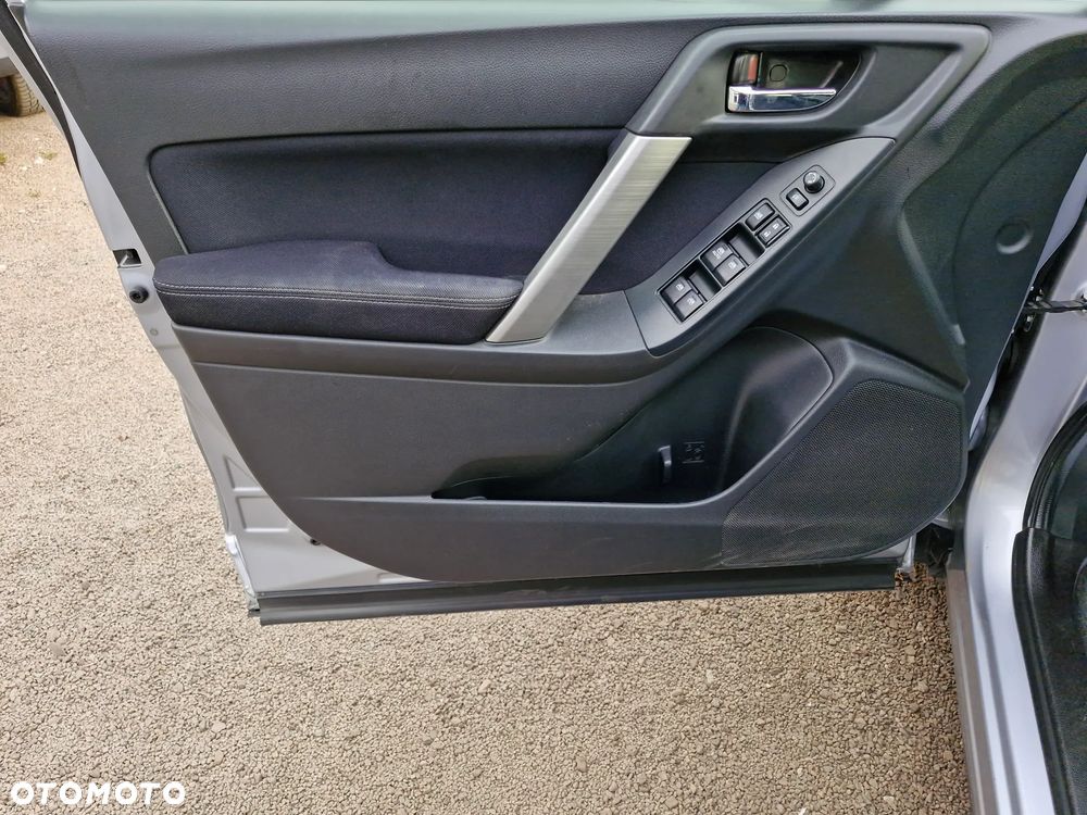 Subaru Forester 2.0i Exclusive Lineartronic - 27