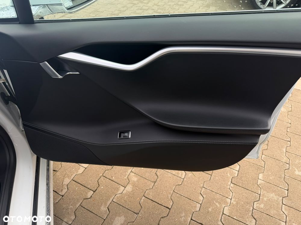 Tesla Model S - 17