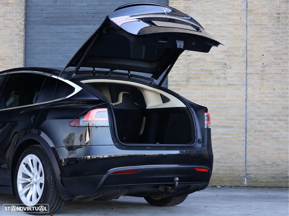 Tesla Model X 90D - 3