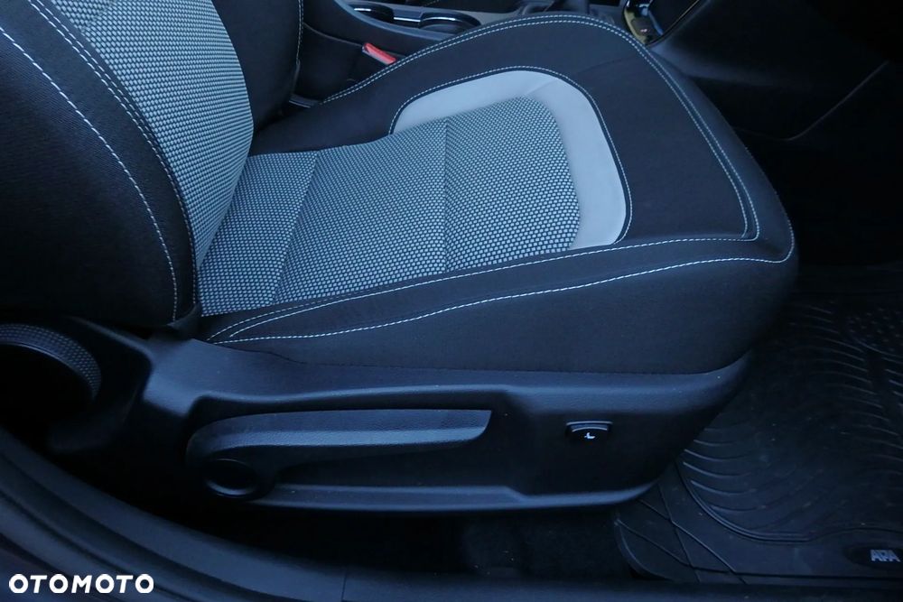 Kia Ceed 1.4 CVVT UEFA EURO 2016 - 24
