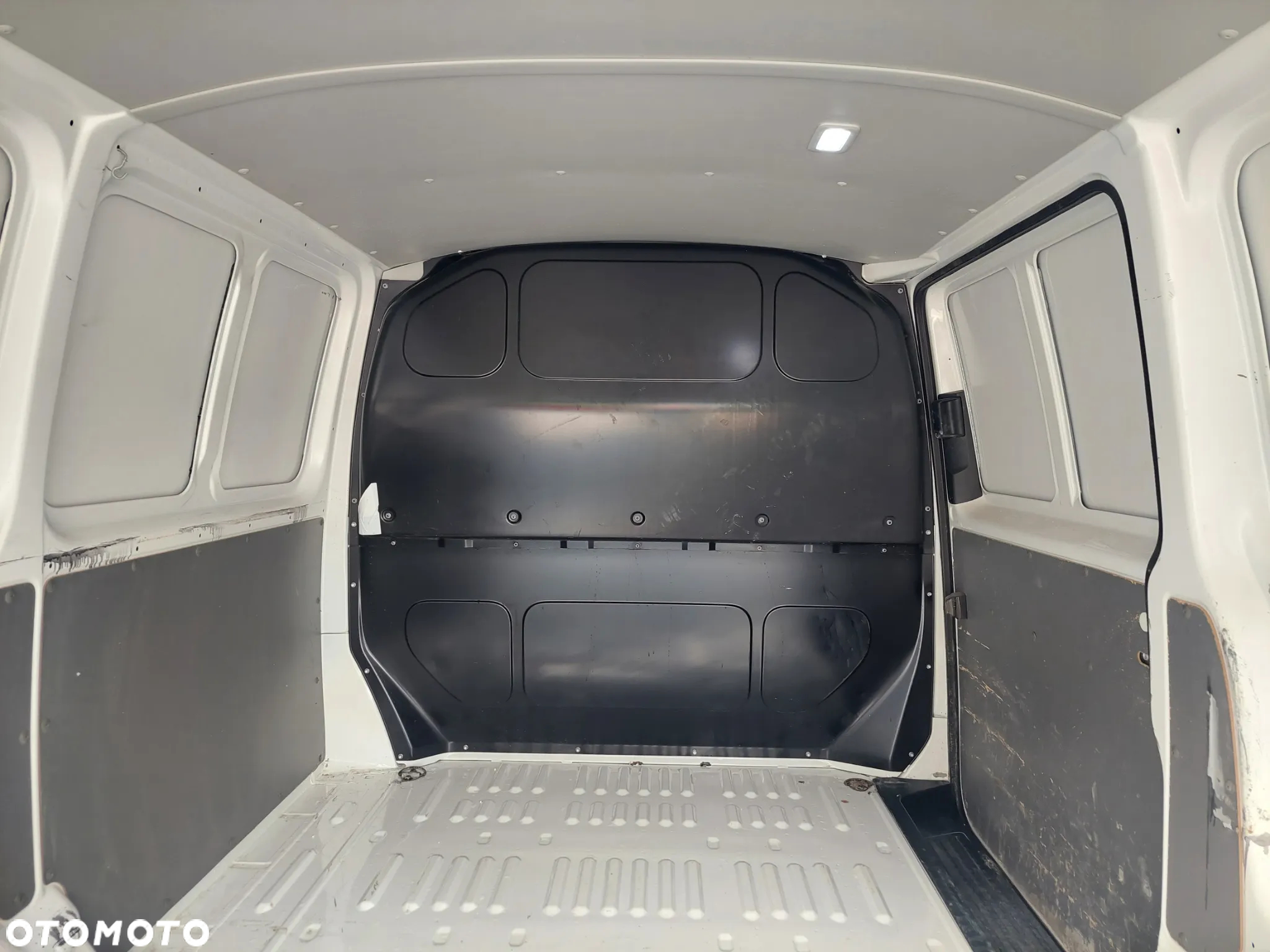 Volkswagen Transporter - 22