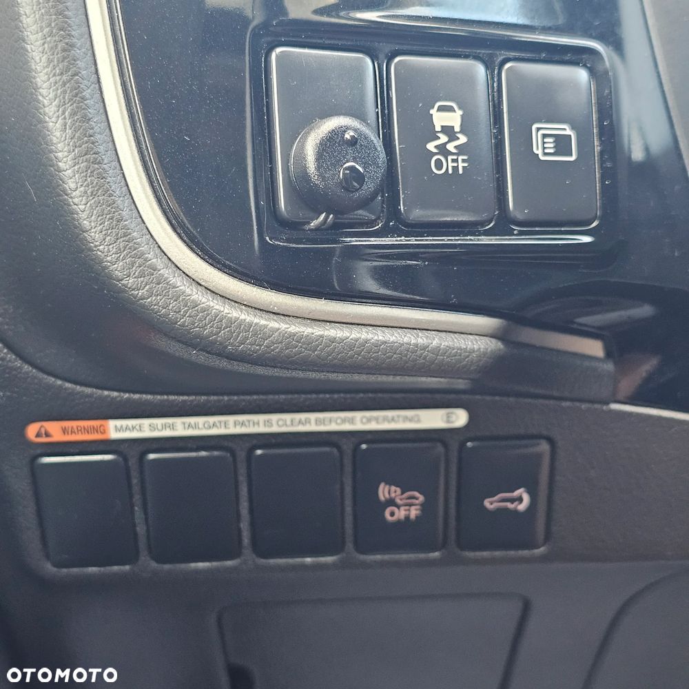 Mitsubishi Outlander - 10