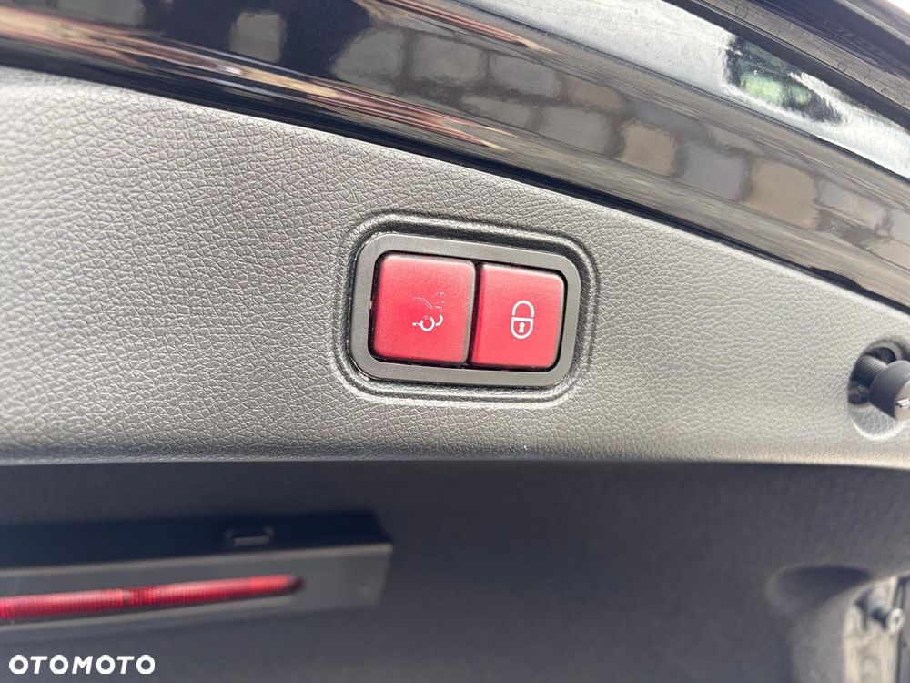 Mercedes-Benz Klasa E 220 d 4-Matic AMG - 26