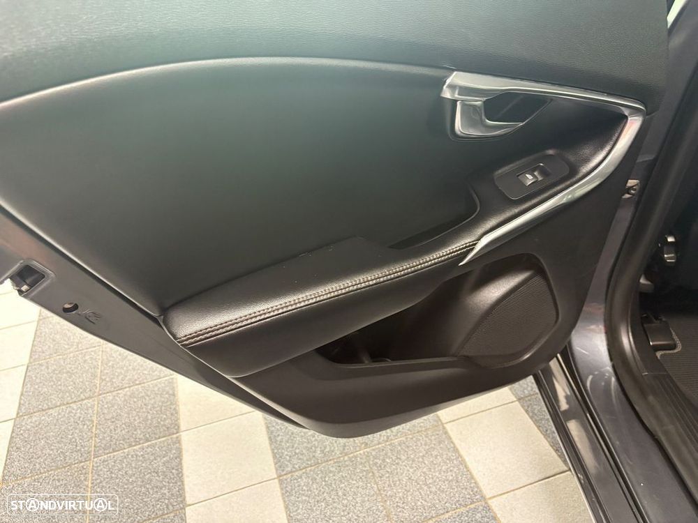 Volvo V40 1.6 D2 R-Design - 23