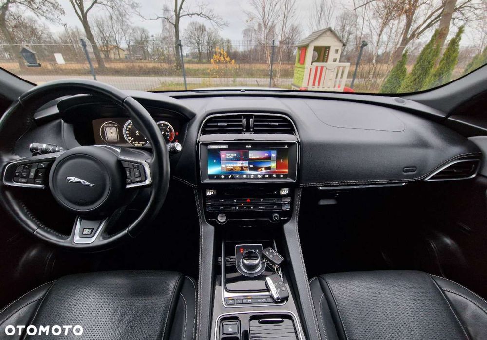 Jaguar F-Pace - 26