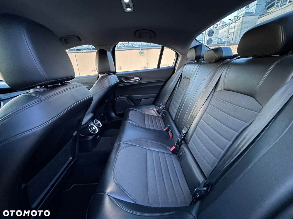 Alfa Romeo Giulia 2.0 Turbo Business - 12