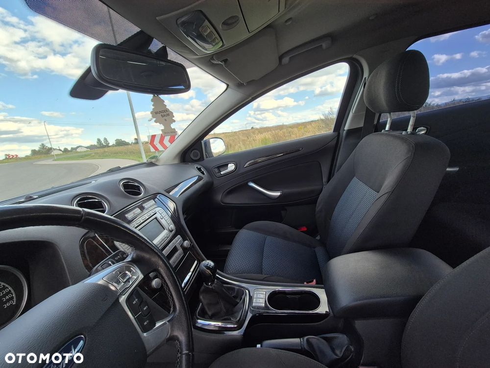 Ford Mondeo 2.0 Ghia X100 / X - 19